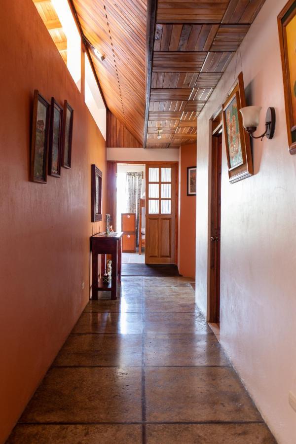 Hostel Bouganvilia Bed And Breakfast San Ramón Kültér fotó