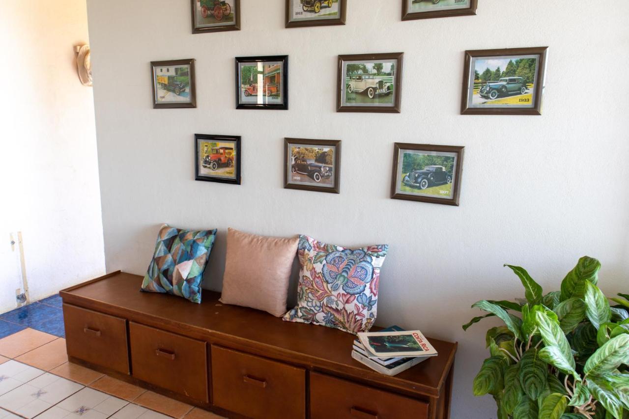 Hostel Bouganvilia Bed And Breakfast San Ramón Kültér fotó